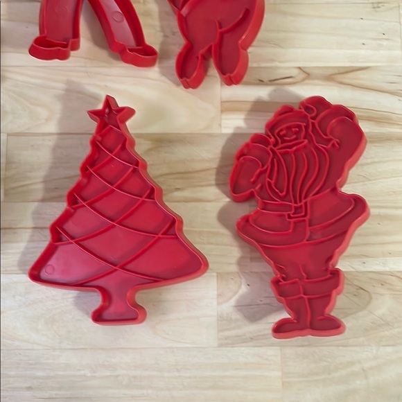 Tupperware 1970’s Red Cookie Cutter Set - Picture 5 of 5